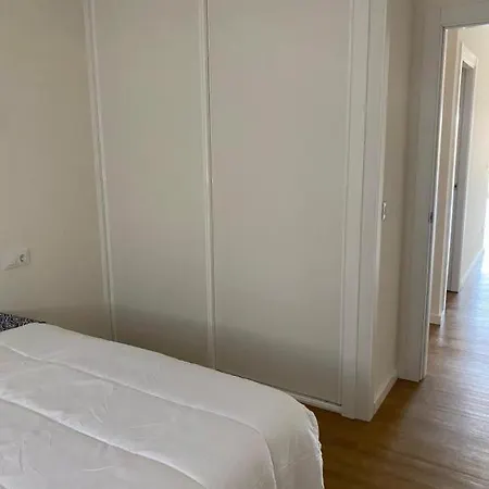 Vistas a la ría, habitación de matrimonio con baño compartido Vigo